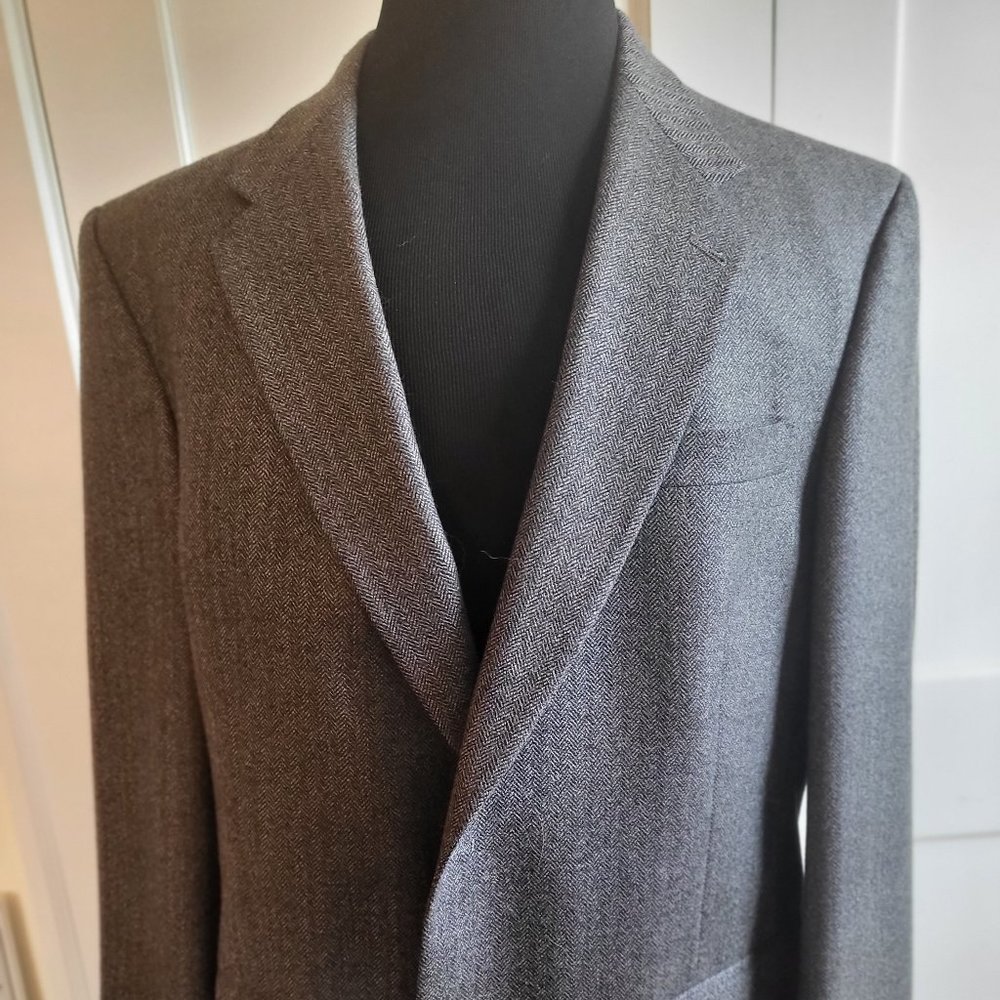 Hart Schaffner Marx 100% Wool Gray Herringbone Sportcoat - Excellent Condition